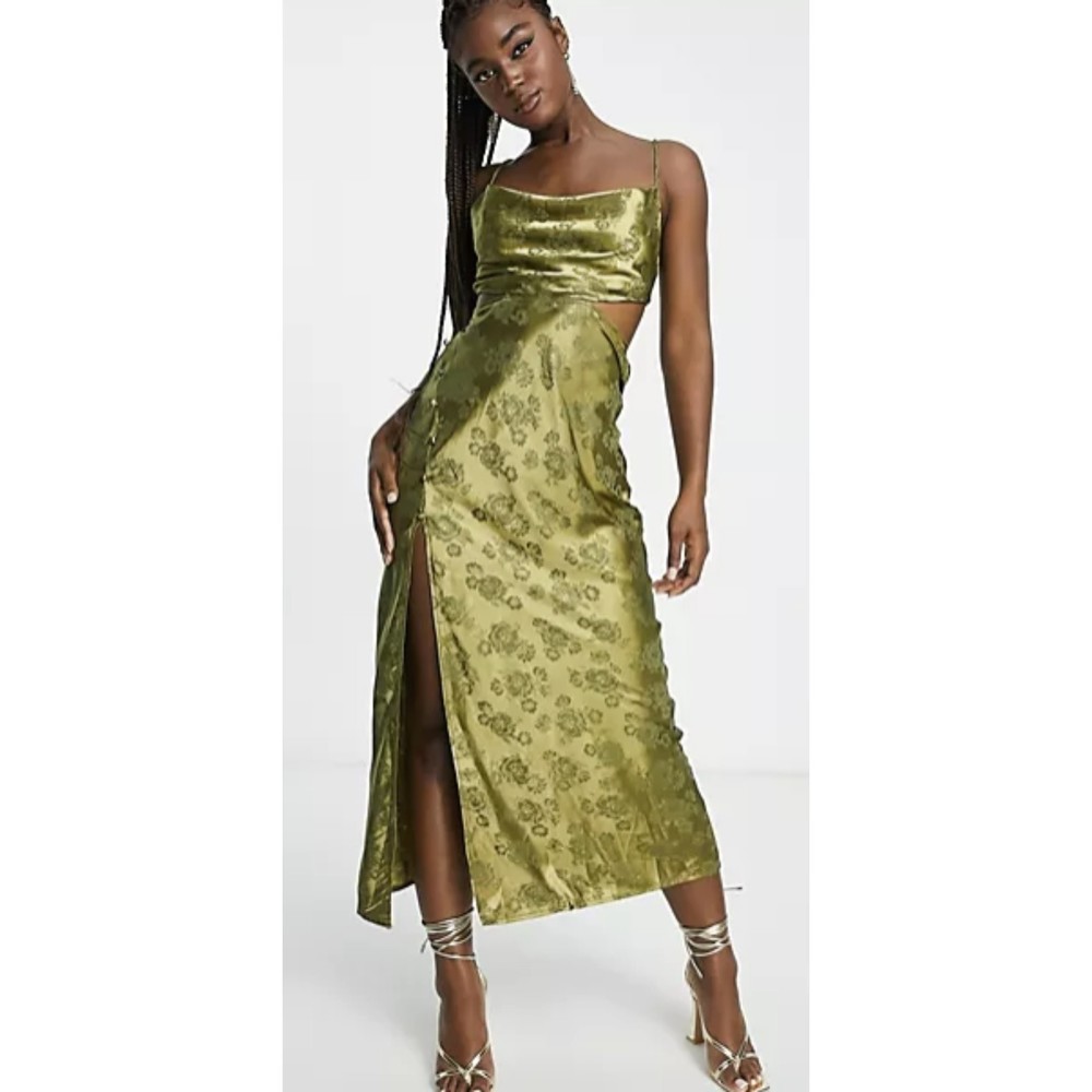 👉Love Triangle x ASOS floral jacquard satin maxi dress in khaki